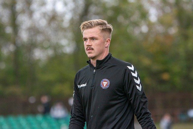 疑是那坚守 疑是那坚守